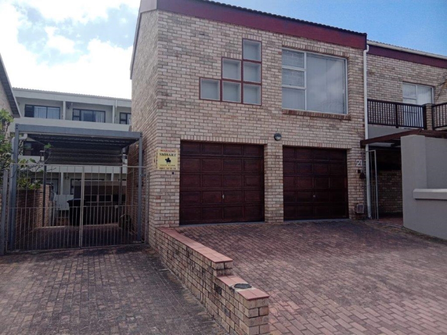 5 Bedroom Property for Sale in Wavecrest Eastern Cape